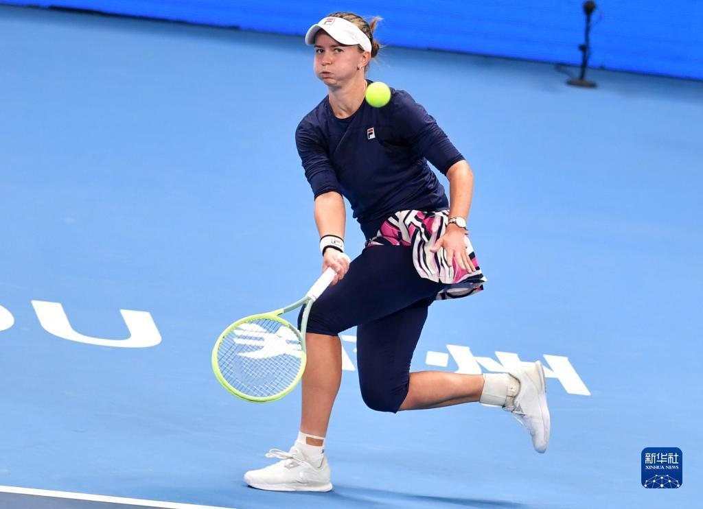 德甲激战：拜仁主场力擒圣保利，凯恩闪耀射手榜.